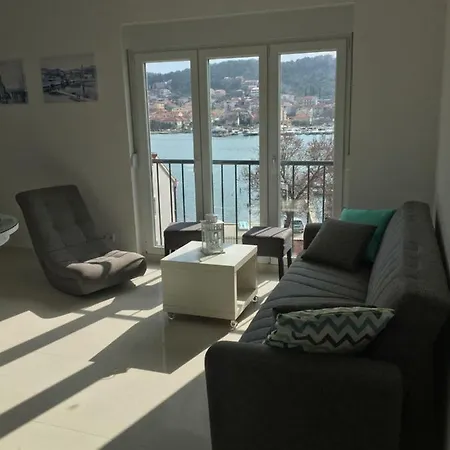 Penthouse Ivy *